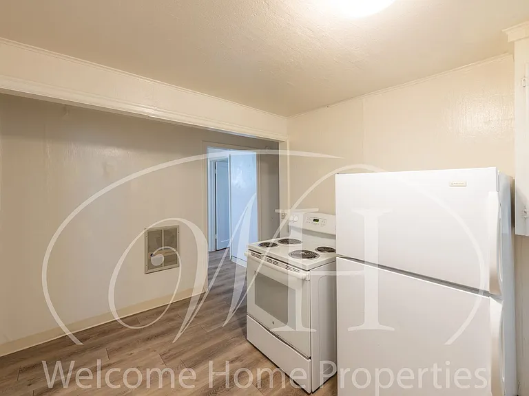 228 SE 6th St — Photo 4