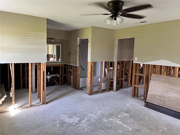 2nd image of 1601 W Frisco Dr