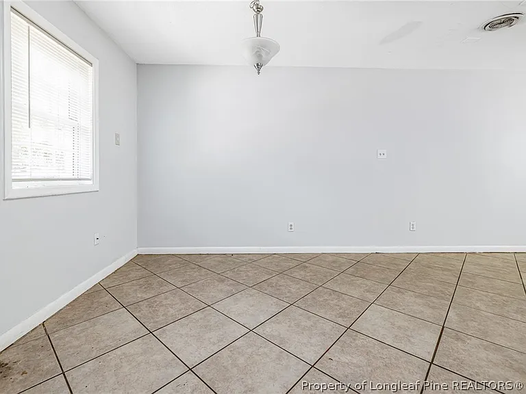 2328 Barrington Cir — Photo 18