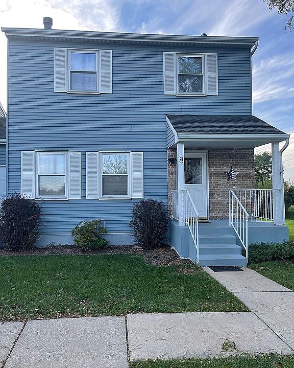 1st image of 8 Bennington Ct