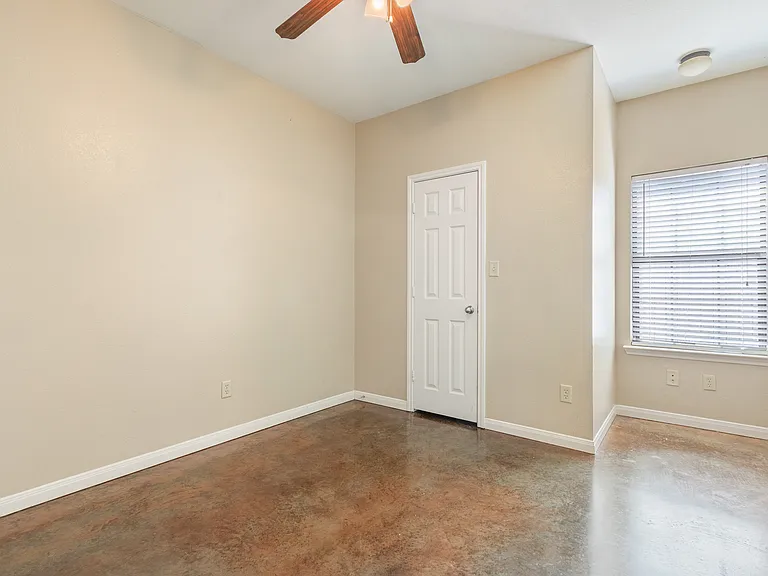 304 Wagon Wheel Cir — Photo 4