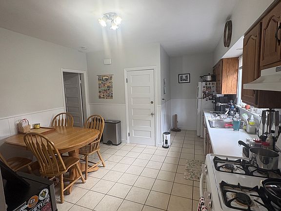 5th image of 663 Washington St #2