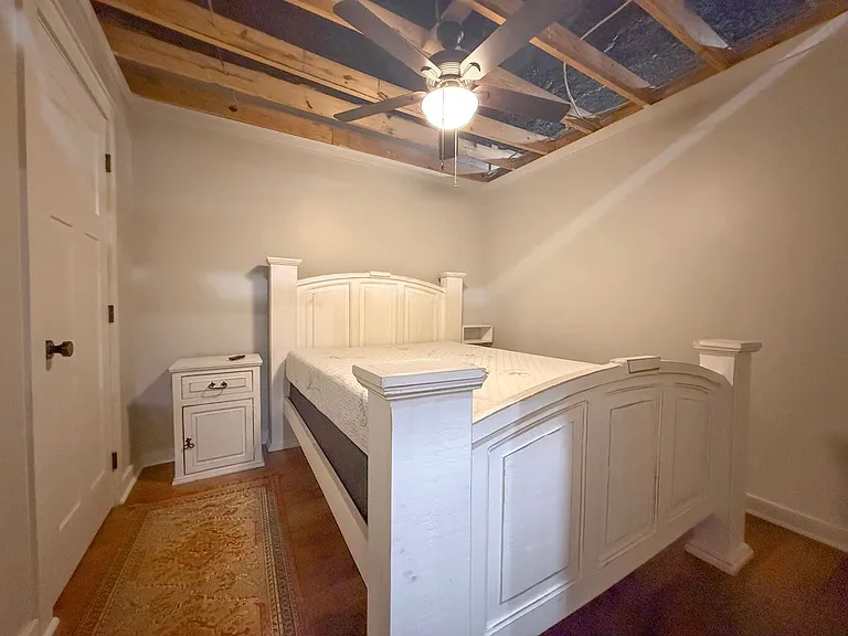 209 S Church St — Photo 11