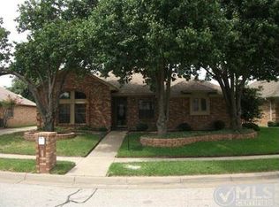 2513 Stone Hollow Dr, Bedford, TX 76021