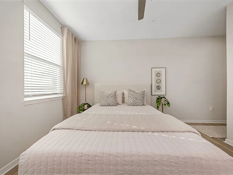 Everest Largo Apartments — Photo 25