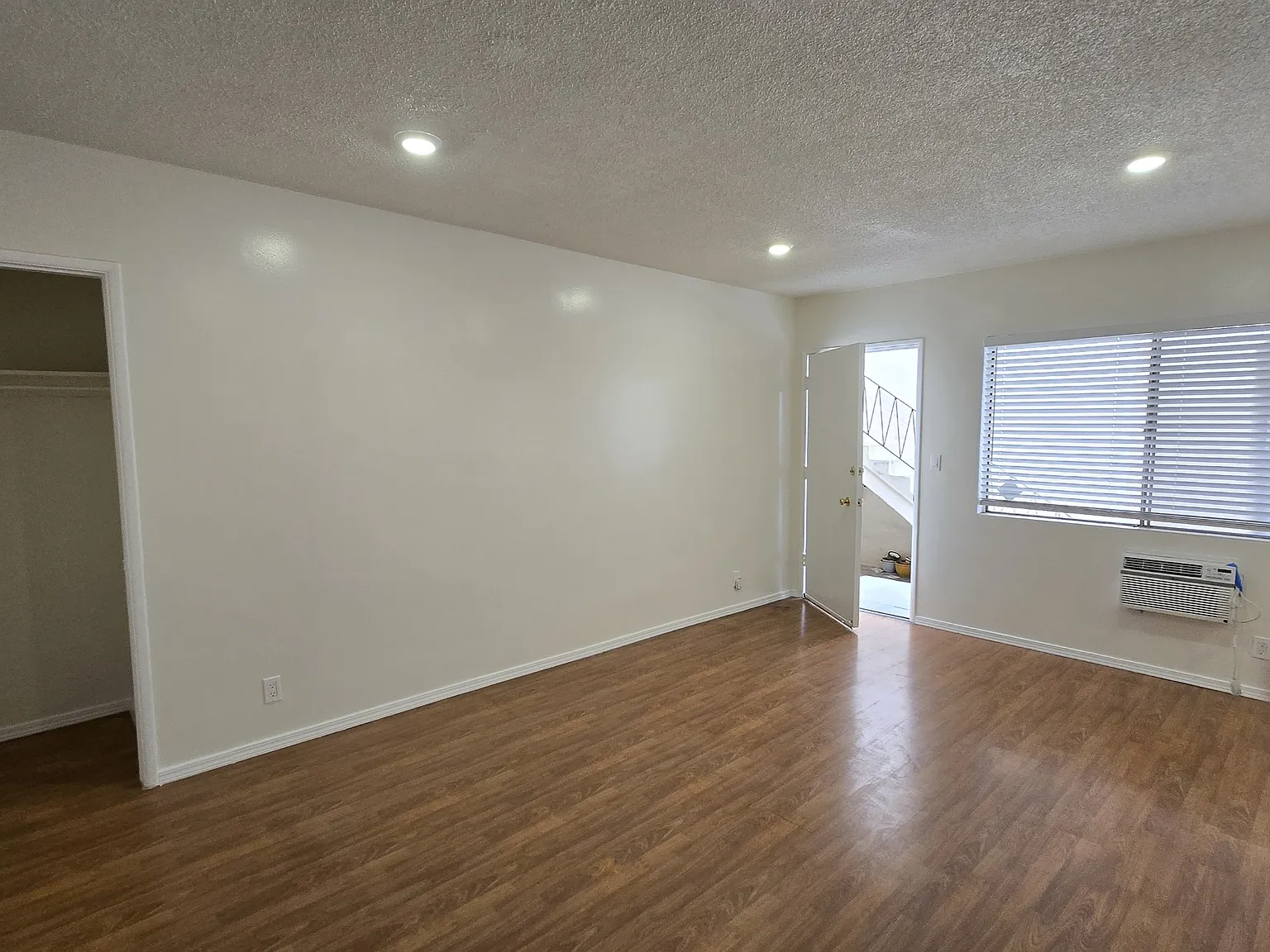 2 bed, 800 sqft, $2,695 — Photo 3