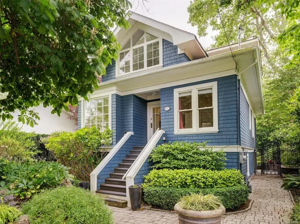972 Wilmer St, Victoria, BC V8S 4B7
