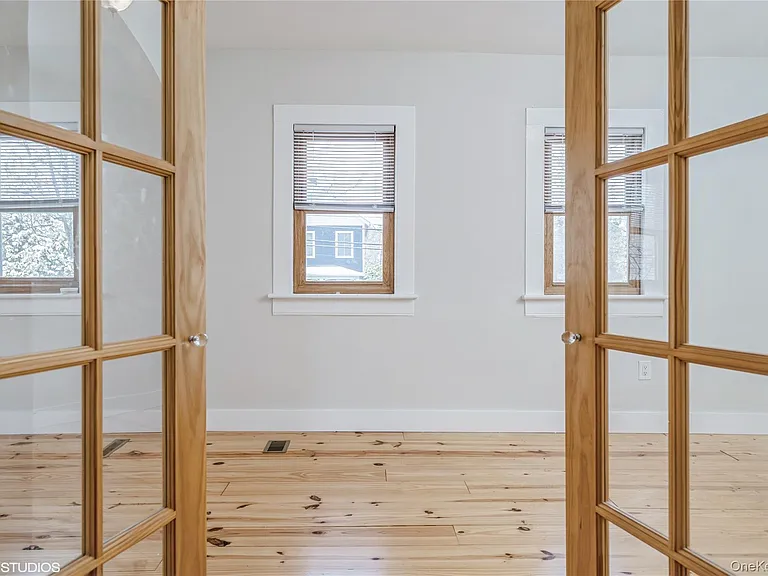 1392 Kings Hwy — Photo 18