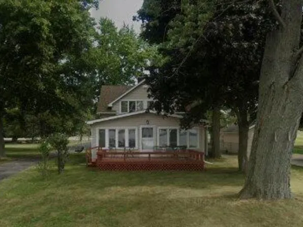 681 Lake Dr, Coldwater, MI 49036