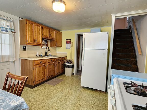 4th image of 279 Terrace St
