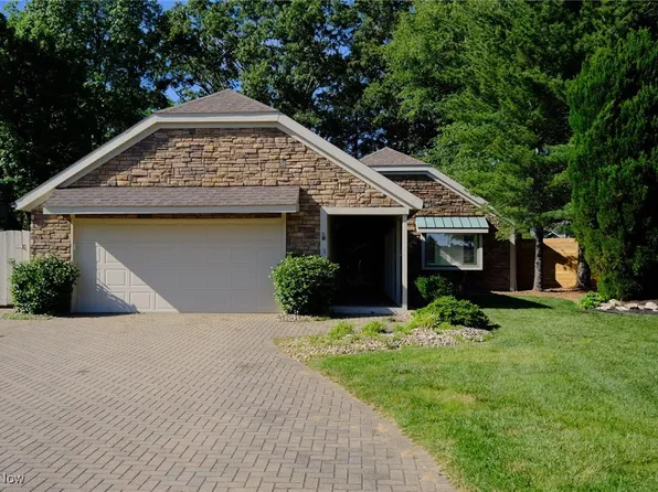 12 Chadwick Sq, Vienna, WV 26105