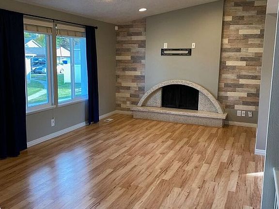 2nd image of 3018 W Shadow Park Dr