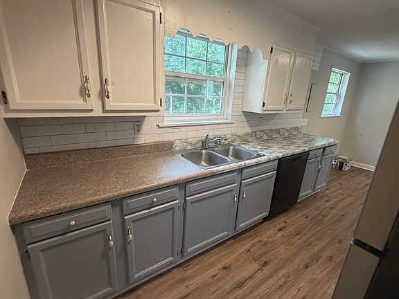 2nd image of 703 Howard St