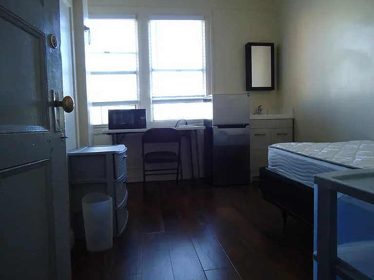 597 23rd St #5 — Photo 5