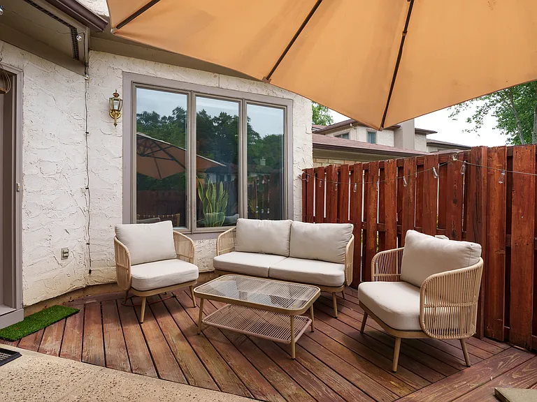 9 Woodmont Dr #9 — Photo 2