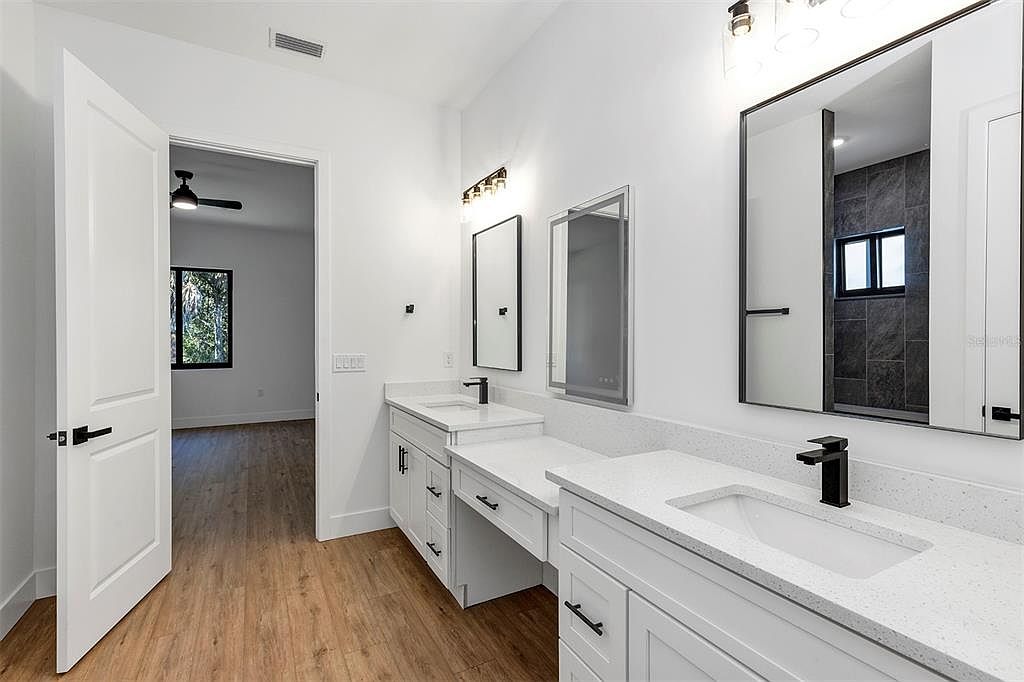 Den / Guest Suite