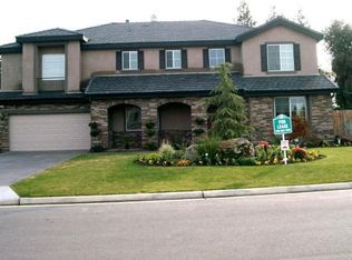 2438 Rall Ave, Clovis, CA 93611