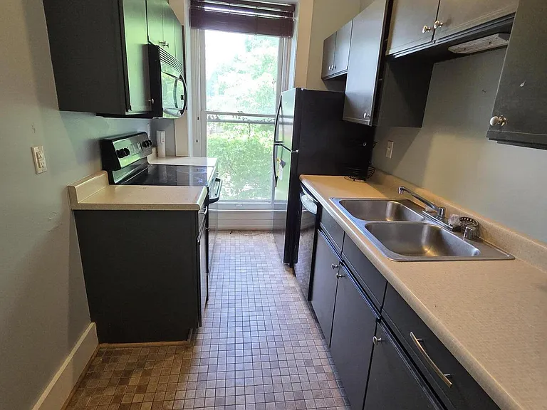 122 E Oak St #2 — Photo 2
