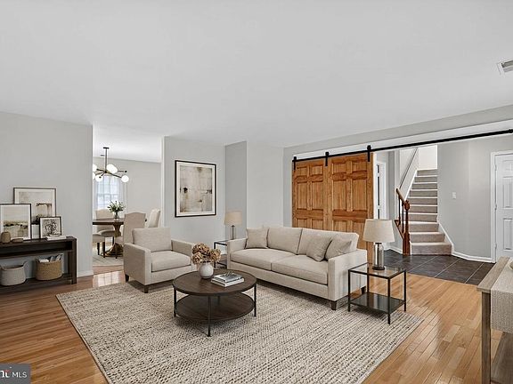 2nd image of 306 Lounsbury Ct NE