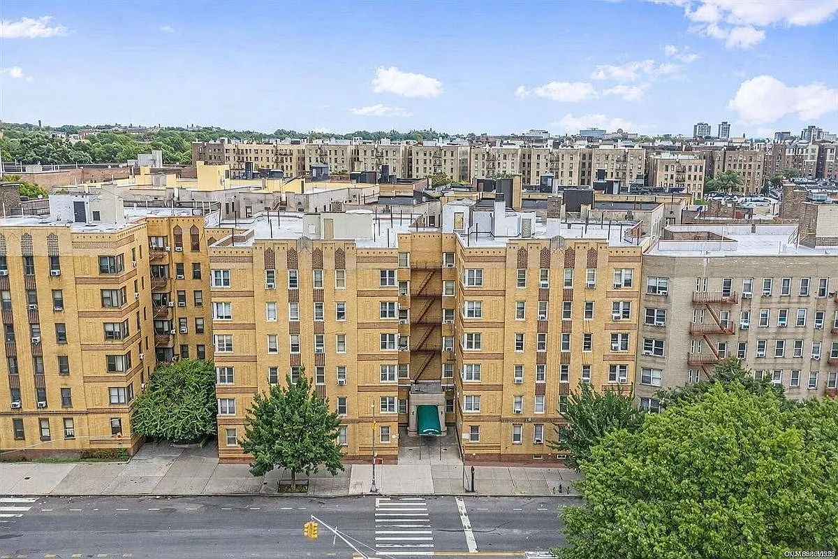 2166 Bronx Park E APT 1F photo 1