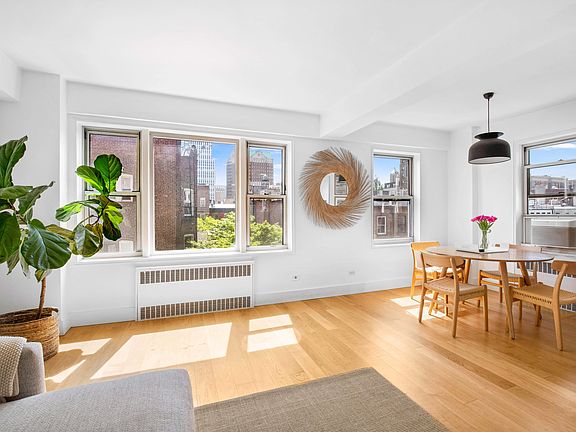 3rd image of 135 Willow St APT 612
