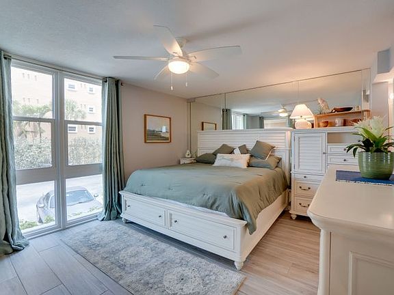 Bedroom Suite | King Bed | Access to Balcony