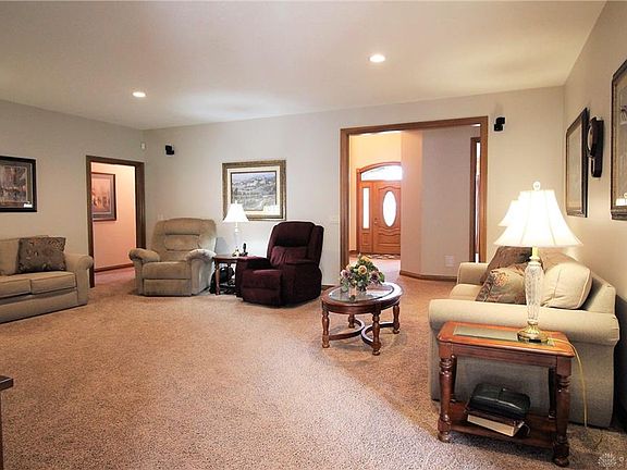 5th image of 404 Circle Dr