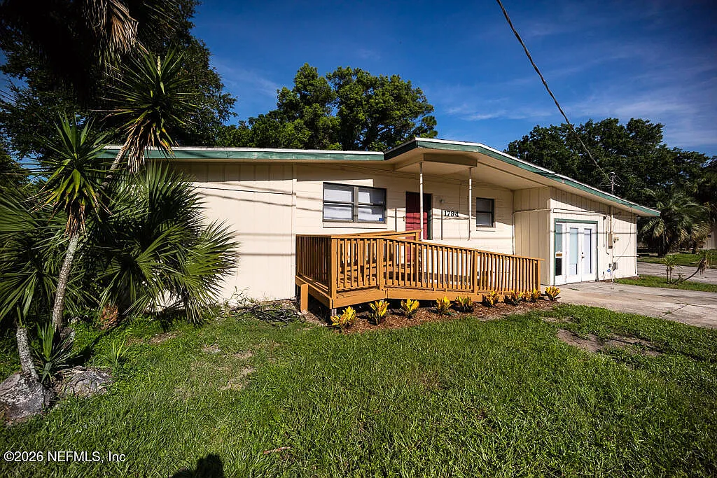 3 bed, 2.0 bath, 2224 sqft, $2,400 — Photo 3