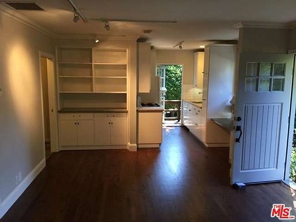 4th image of 916 Electric Ave