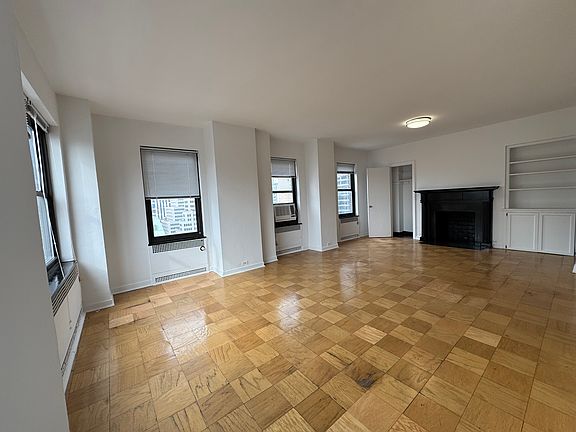 3rd image of 108 E 38th St APT 2200