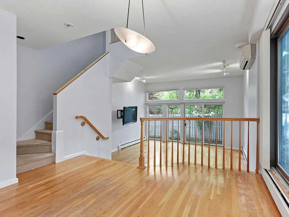 336 Harvard St #4E