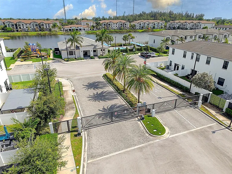 20369 NW 5th Ct #20369 — Photo 35