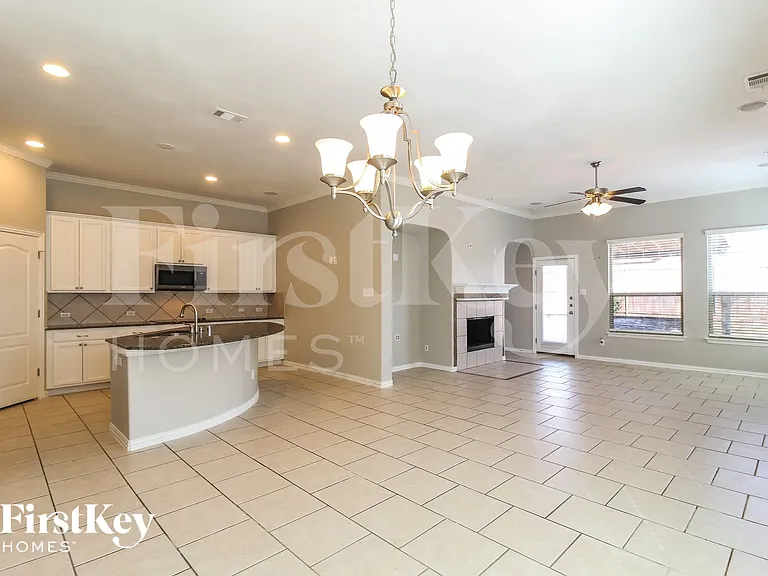 15024 Spruce St — Photo 4