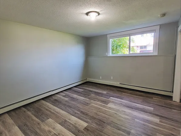 3963 4th Ave #B, Prince George, BC V2M 1J3