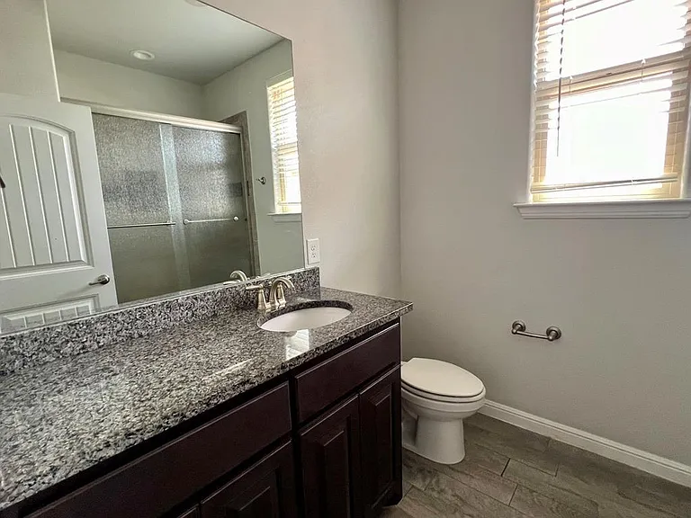 605 Dupont Ct — Photo 16