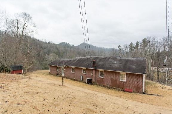3rd image of 142 Brown Ln
