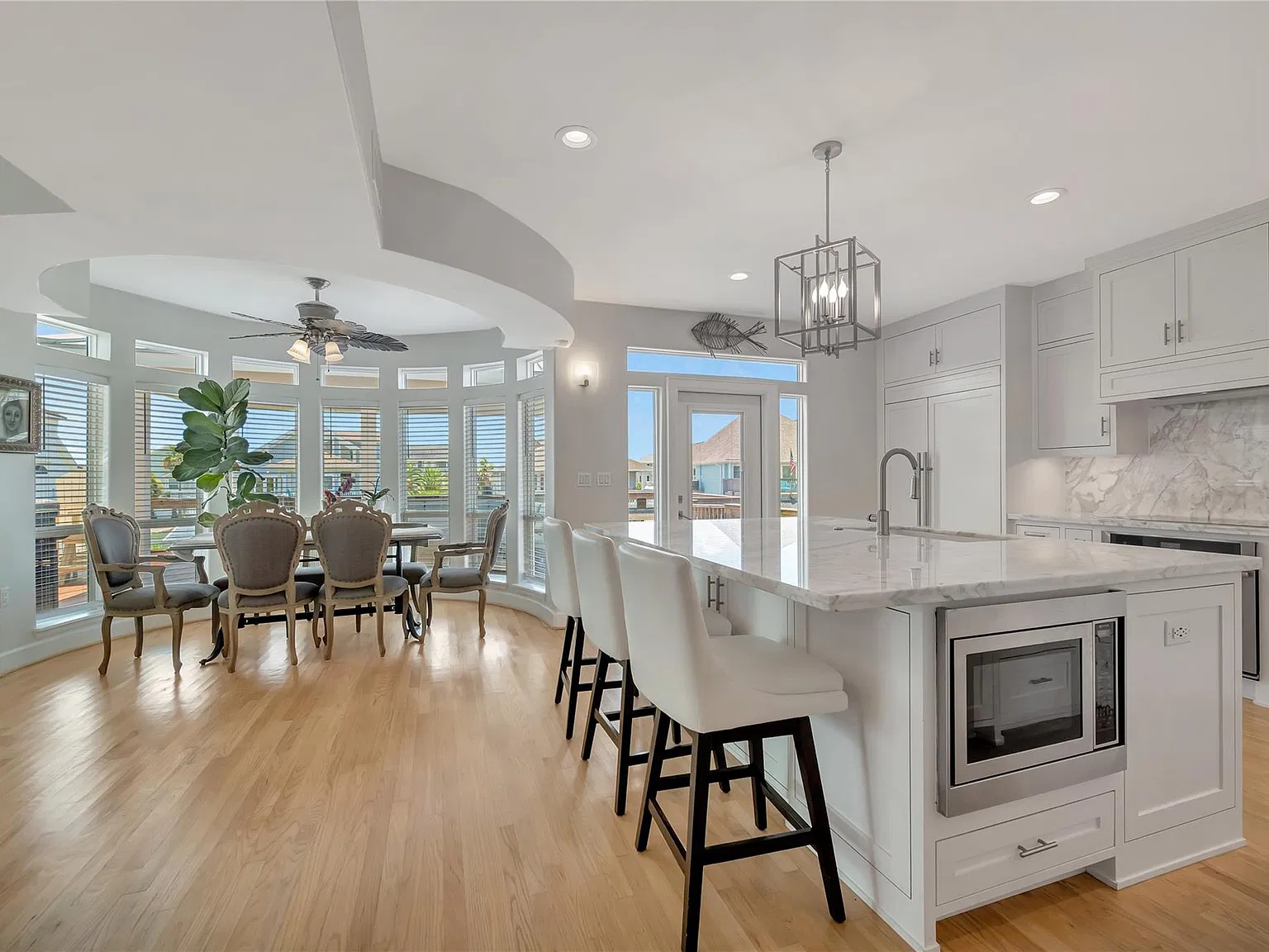3 bed, 3.5 bath, 3150 sqft, $5,500 — Photo 3