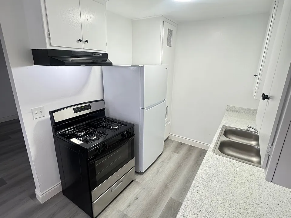 1133 E Alosta Ave #1150