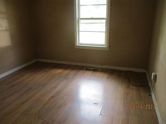2nd image of 9737 Flora Ave