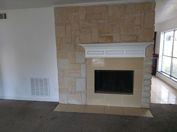 2nd image of 1221 Oakbluff Dr