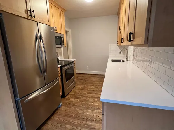 2424 NE Couch St APT 202, Portland, OR 97232