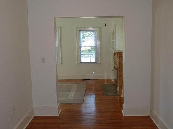 5th image of 856 E 11th Ave