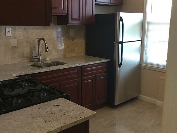 1ST FLOOR KITCHEN