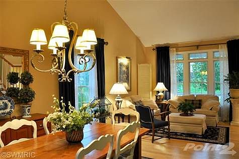 5th image of 3912 Derry Dr