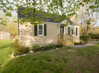 164 Nausauket Rd, Warwick, RI 02886