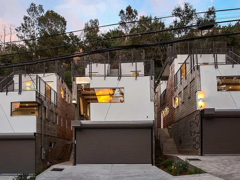 8870 Wonderland Ave — Photo 32