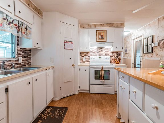3rd image of 2505 E Bay Dr #125