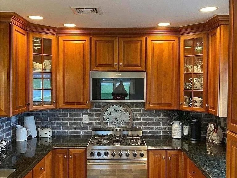 137 Acapulco St — Photo 2