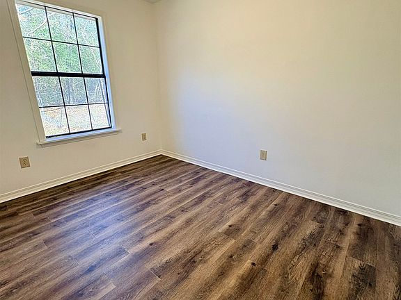 5th image of 47 Fairview St