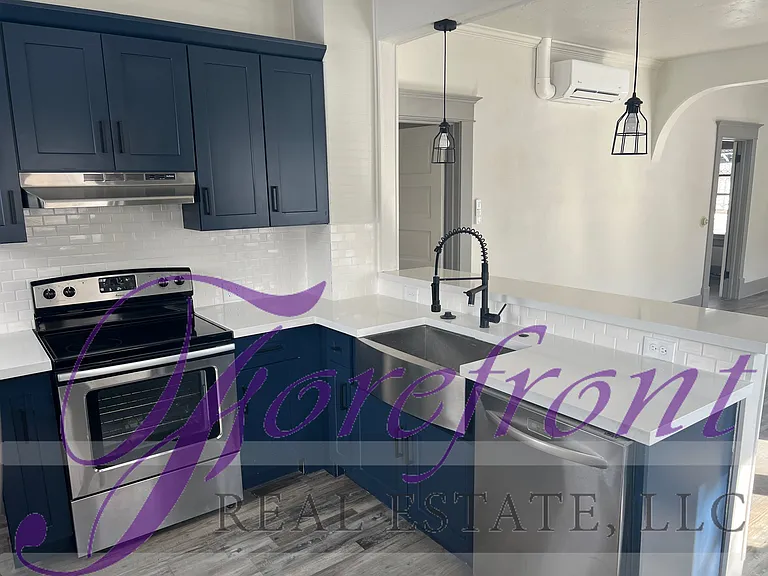 232 S Kenwood St — Photo 5